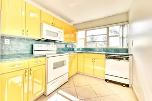 942 NE 199th St, Miami, FL 33179 - Photo 6