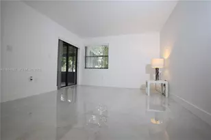 510 W Park Dr, Miami, FL 33172 - Photo 6
