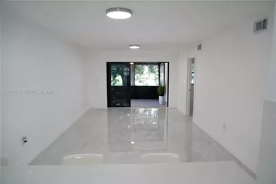 510 W Park Dr #105, Miami, FL 33172 - Photo 4