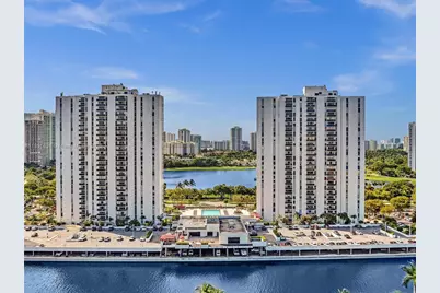 3675 N Country Club Dr #707, Aventura, FL 33180 - Photo 2