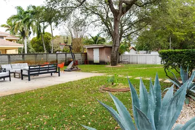 11 NE 151st St, Miami, FL 33162 - Photo 86