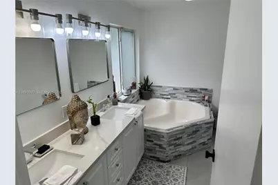 11 NE 151st St, Miami, FL 33162 - Photo 30