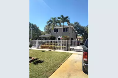 11 NE 151st St, Miami, FL 33162 - Photo 4