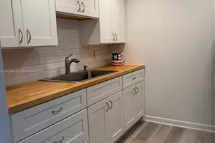 801 SW 133rd Terrace, Pembroke Pines, FL 33027 - Photo 2