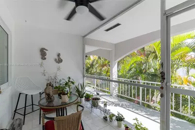 581 Blue Heron Dr #301-B, Hallandale Beach, FL 33009 - Photo 4