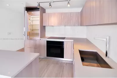3131 NE 7th Ave #3605, Miami, FL 33137 - Photo 4