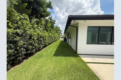 9600 SW 66th St, Miami, FL 33173 - Photo 54