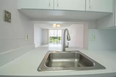 9688 Fontainebleau Blvd #504, Miami, FL 33172 - Photo 8