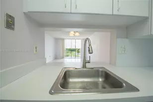 9688 Fontainebleau Blvd, Miami, FL 33172 - Photo 8