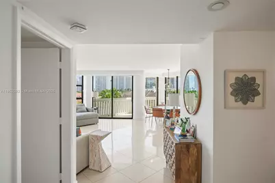 1000 W Island Blvd #504, Aventura, FL 33160 - Photo 8