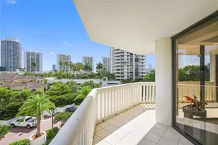 1000 W Island Blvd, Aventura, FL 33160 - Photo 36