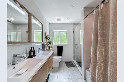 1080 NE 104th St, Miami Shores, FL 33138 - Photo 10