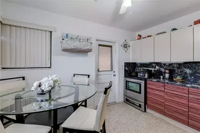 9311 SW 37th St, Miami, FL 33165 - Photo 8