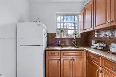 9311 SW 37th St, Miami, FL 33165 - Photo 10