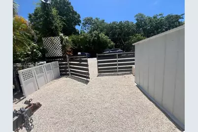 8 Grassy Rd, Key Largo, FL 33037 - Photo 2