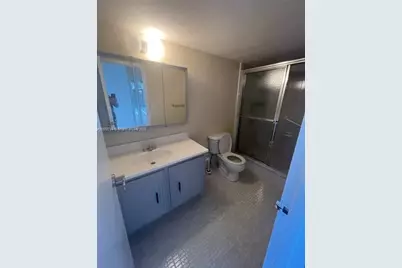 1000 Parkview Dr #523, Hallandale Beach, FL 33009 - Photo 26