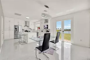 557 SE 37th Pl, Homestead, FL 33033 - Photo 1
