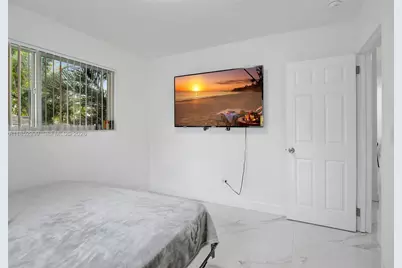 311 SW 68th Ter, Pembroke Pines, FL 33023 - Photo 20