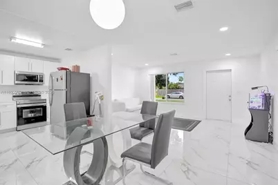 311 SW 68th Ter, Pembroke Pines, FL 33023 - Photo 6
