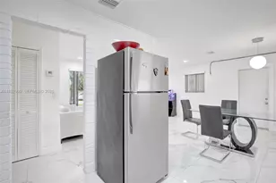 311 SW 68th Terrace, Pembroke Pines, FL 33023 - Photo 12