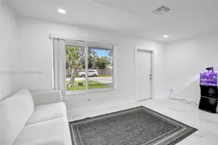 311 SW 68th Terrace, Pembroke Pines, FL 33023 - Photo 6