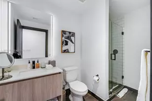 398 NE 5th St, Miami, FL 33132 - Photo 14