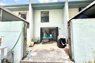 1444 NW 97th Ave, Pembroke Pines, FL 33024 - Photo 16