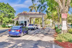 1100 St Charles Pl, Pembroke Pines, FL 33026 - Photo 34