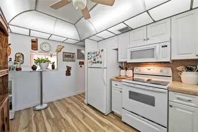 9461 Sunrise Lakes Blvd #207, Sunrise, FL 33322 - Photo 10