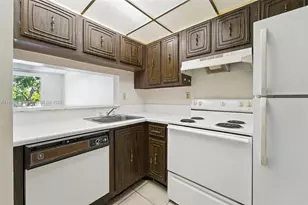 496 NW 165th St Rd, Miami, FL 33169 - Photo 6