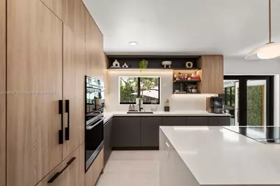 251 E Shore Dr E, Miami, FL 33133 - Photo 30