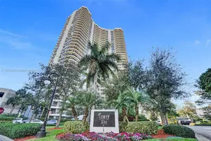 3530 Mystic Pointe Dr, Aventura, FL 33180 - Photo 38