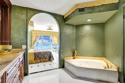 3530 Mystic Pointe Dr #2915, Aventura, FL 33180 - Photo 4