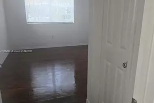 11630 SW 2nd St, Pembroke Pines, FL 33025 - Photo 10