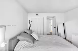 100 Bayview Dr, Sunny Isles Beach, FL 33160 - Photo 10