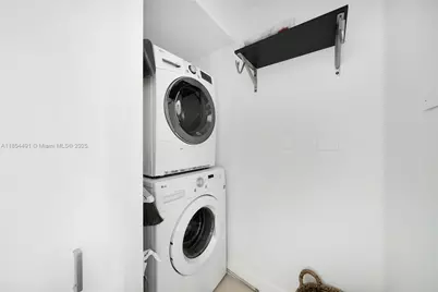 900 Biscayne Blvd #905, Miami, FL 33132 - Photo 12
