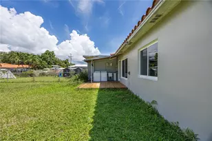 11020 NE 10th Ave, Biscayne Park, FL 33161 - Photo 28
