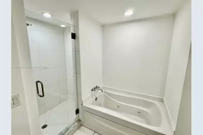 500 Brickell Ave #1204, Miami, FL 33131 - Photo 6