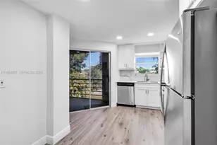 3524 Via Poinciana, Lake Worth, FL 33467 - Photo 10