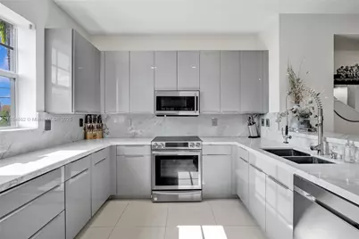 1033 NE 17th Way #1904, Fort Lauderdale, FL 33304 - Photo 2