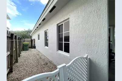 2875 NE 4th St, Homestead, FL 33033 - Photo 28