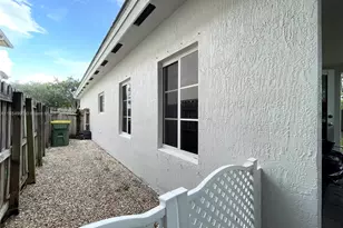 2875 NE 4th St, Homestead, FL 33033 - Photo 28