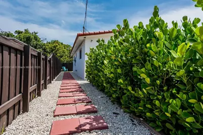 350 NW 50th St, Miami, FL 33127 - Photo 18