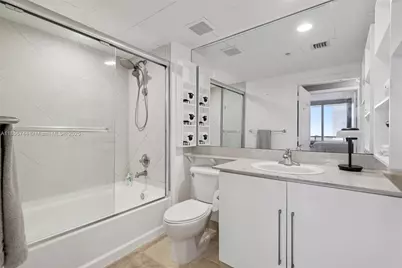 335 S Biscayne Blvd #2810, Miami, FL 33131 - Photo 16