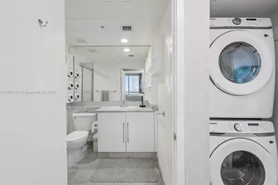 335 S Biscayne Blvd #2810, Miami, FL 33131 - Photo 28