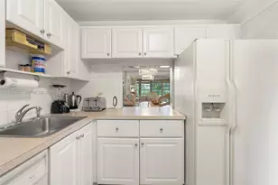 1040 Country Club Dr, Margate, FL 33063 - Photo 6