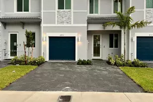645 SE 14th Ct, Homestead, FL 33034 - Photo 2