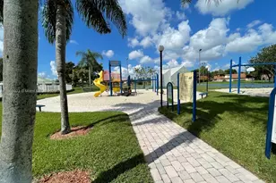 1683 SW 109th Terrace, Davie, FL 33324 - Photo 12