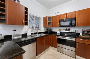 7423 NW 182nd St, Hialeah, FL 33015 - Photo 14