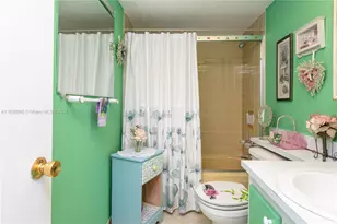 1001 NE 14th Ave, Hallandale Beach, FL 33009 - Photo 16